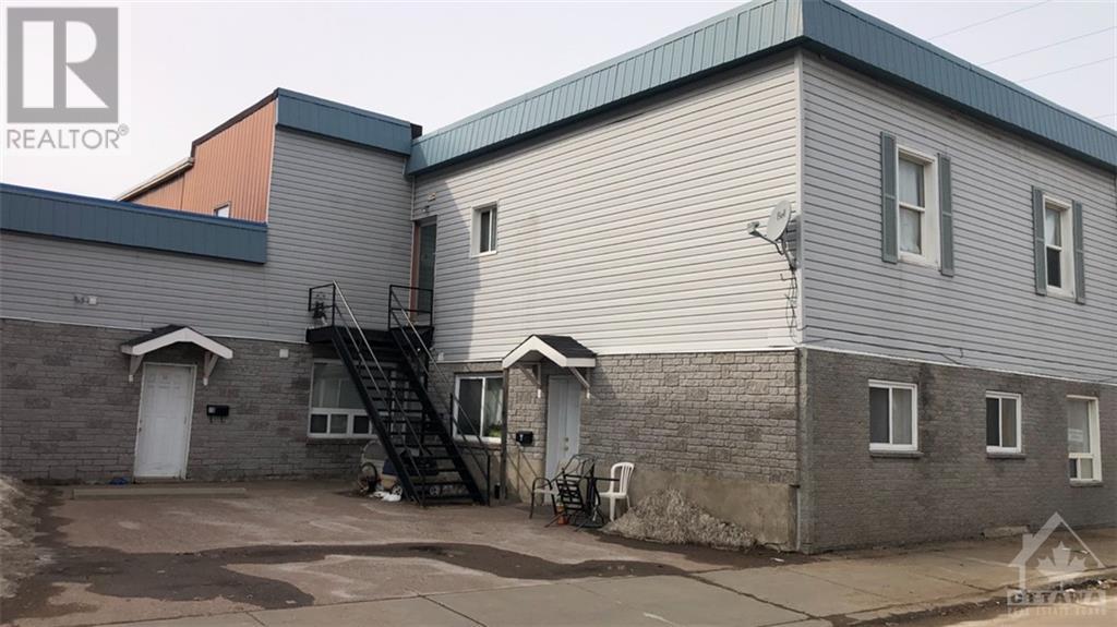 160 Mackay Street, Pembroke, Ontario K8A 1C1 - Photo 2 - 1233277