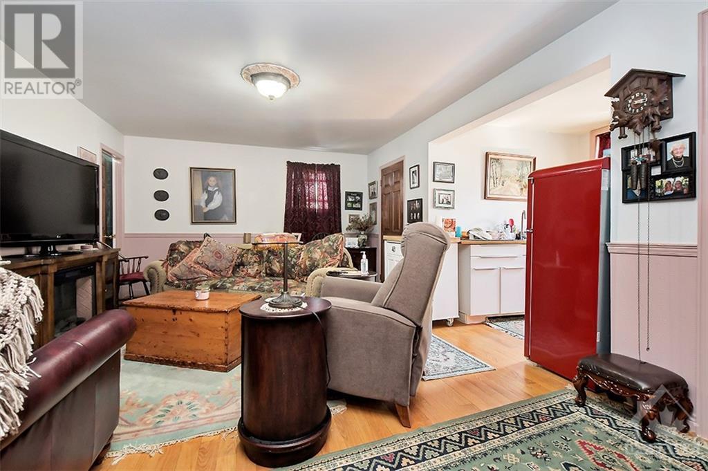 9 Bridge Street, Oxford Mills, Ontario K0G 1S0 - Photo 24 - 1238236