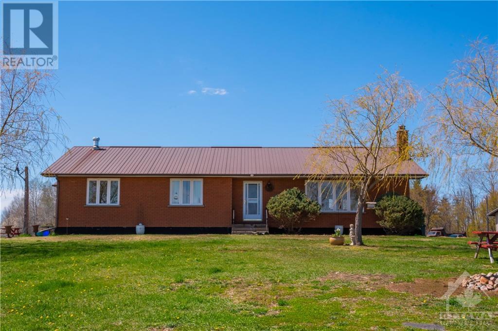 935 CONSTANT LAKE ROAD, eganville, Ontario