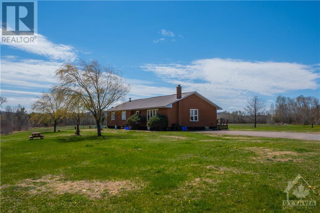 935 Constant Lake Road, Eganville, Ontario K0J 1T0 - Photo 3 - 1240721