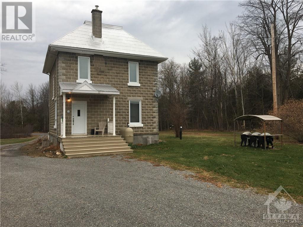 5692 Buckles Street, Osgoode, Ontario  K0A 2W0 - Photo 2 - 1246802