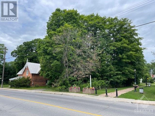 30 Daniel Street, Arnprior, Ontario  K7S 2K5 - Photo 1 - 1249855