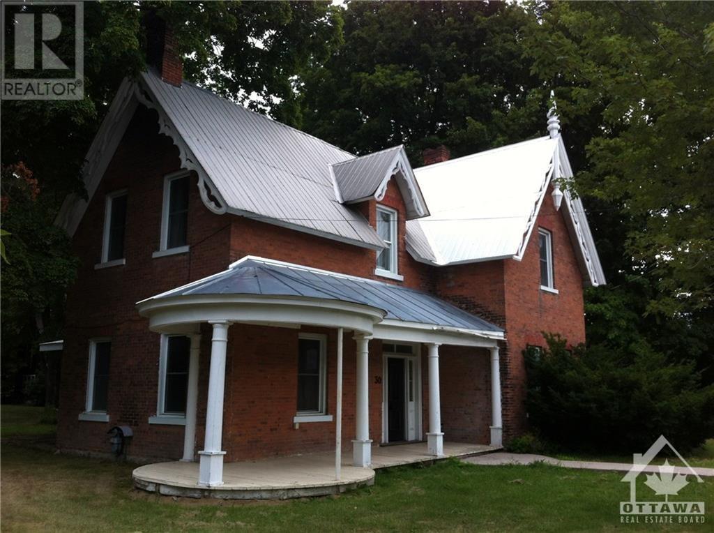 30 Daniel Street, Arnprior, Ontario  K7S 2K5 - Photo 4 - 1249855