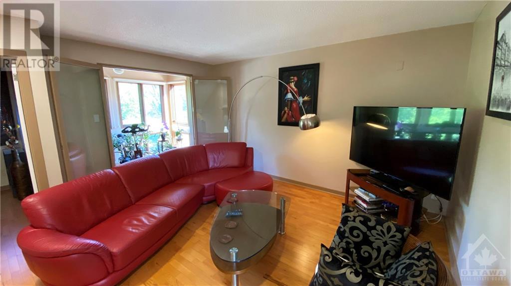 2754 Howe Street, Ottawa, Ontario  K2B 6W9 - Photo 11 - 1250843