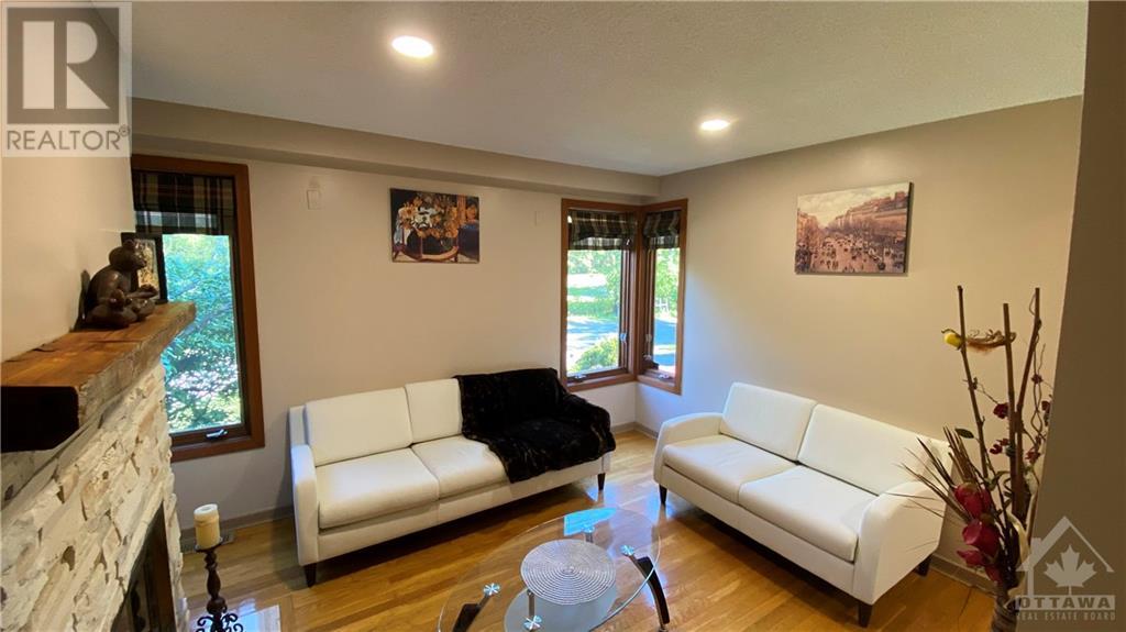 2754 Howe Street, Ottawa, Ontario  K2B 6W9 - Photo 4 - 1250843