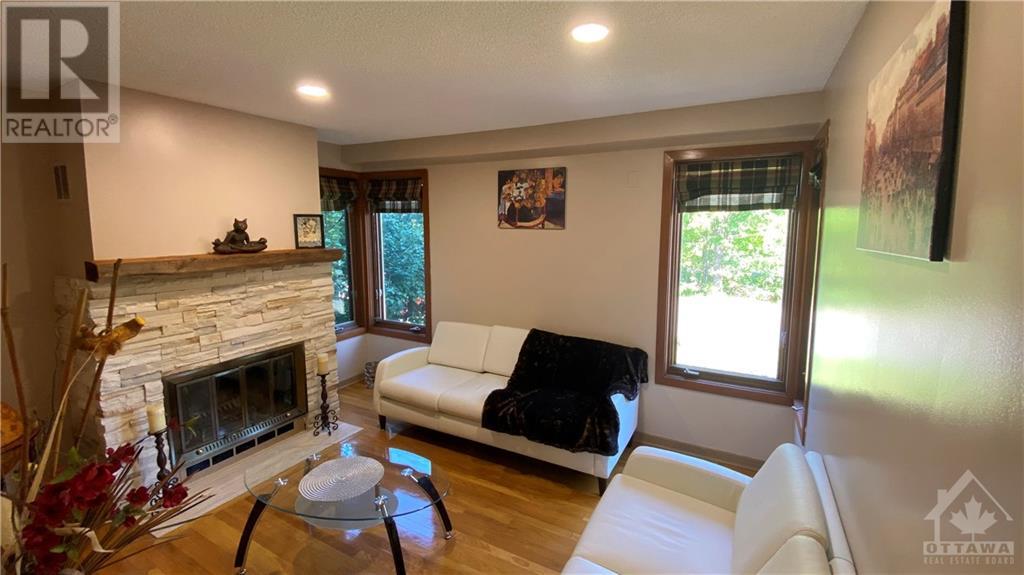 2754 Howe Street, Ottawa, Ontario  K2B 6W9 - Photo 5 - 1250843