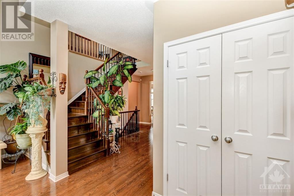 1236 Glenlivet Avenue, Orleans, Ontario  K1W 0G2 - Photo 3 - 1251888