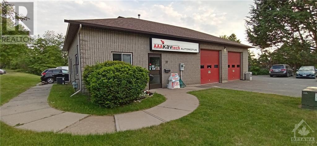 37 Edgewater Street, Ottawa, Ontario  K2L 1V7 - Photo 2 - 1253083