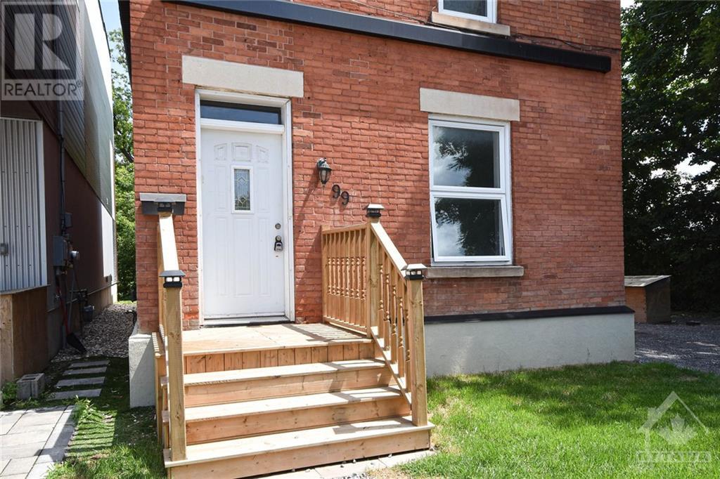 99 Concord Street N, Ottawa, Ontario  K1S 0Y7 - Photo 4 - 1255225