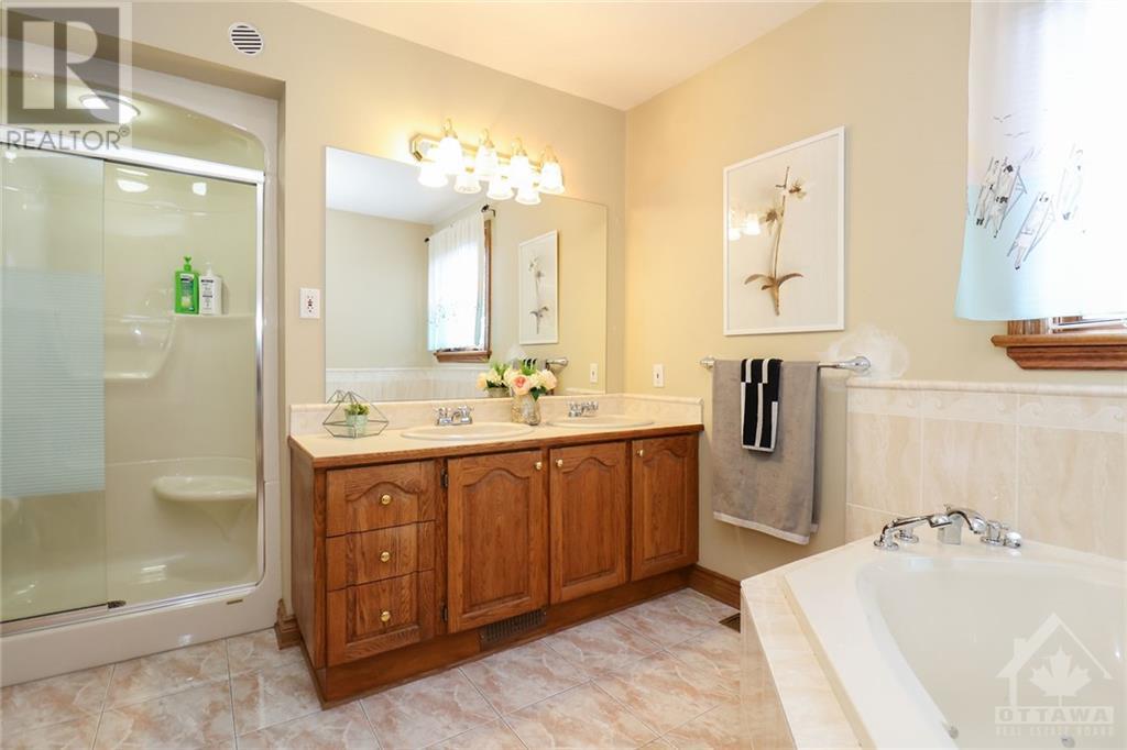 1386 Lexington Street, Nepean, Ontario  K2C 1R9 - Photo 18 - 1251356