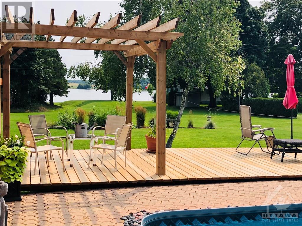 11704 Lakeshore Drive, Morrisburg, Ontario  K0C 1X0 - Photo 3 - 1256081