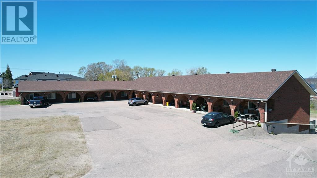 1019 Pembroke Street, Pembroke, Ontario  K8A 3M2 - Photo 1 - 1256029