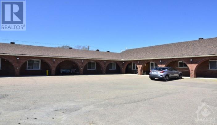 1019 Pembroke Street, Pembroke, Ontario  K8A 3M2 - Photo 2 - 1256029