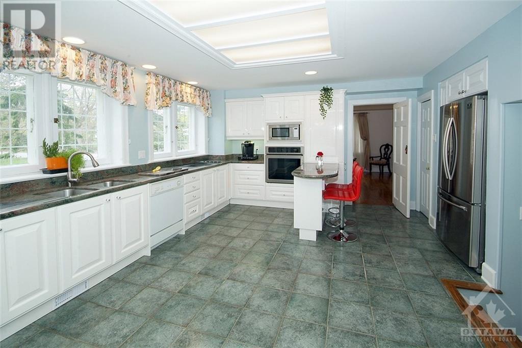 241 Hillcrest Road, Ottawa, Ontario  K1M 0J4 - Photo 8 - 1256084
