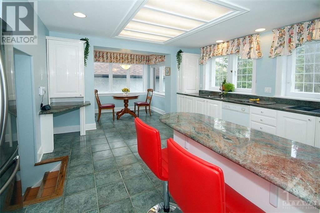 241 Hillcrest Road, Ottawa, Ontario  K1M 0J4 - Photo 9 - 1256084