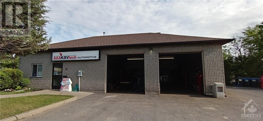 37 Edgewater Street, Ottawa, Ontario  K2L 1V7 - Photo 3 - 1256323