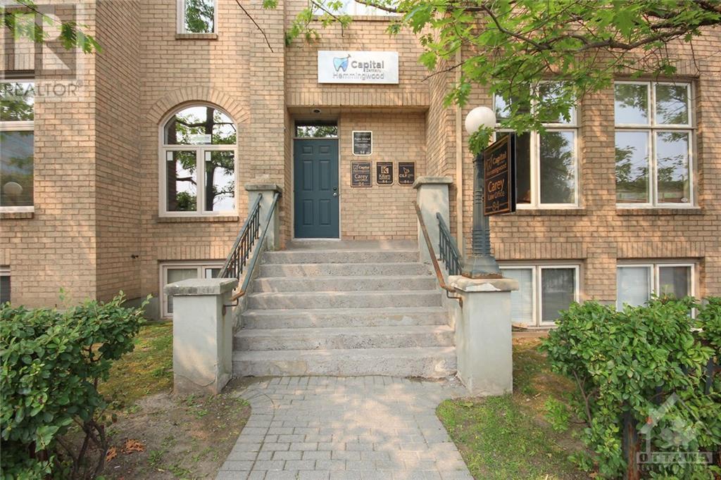 84 CENTREPOINTE DRIVE, ottawa, Ontario