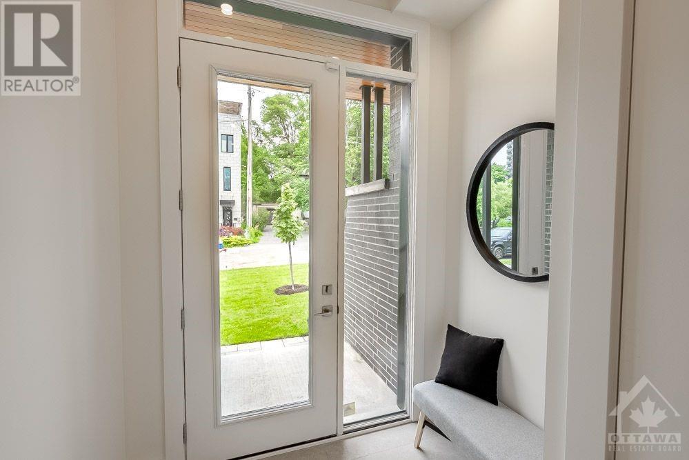 810 Kingsmere Avenue, Ottawa, Ontario K2A 3J9 - Photo 2 - 1249714