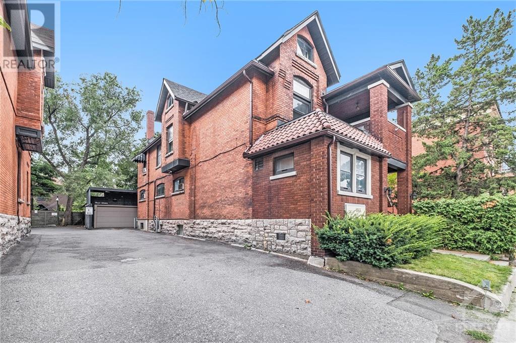 584 Somerset Street W, Ottawa, Ontario K1R 5K2 - Photo 2 - 1256403