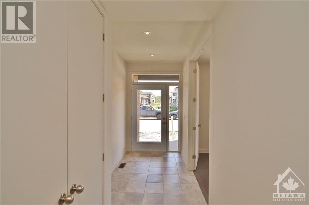 383 Shuttleworth Drive, Ottawa, Ontario K1T 0T5 - Photo 2 - 1258145