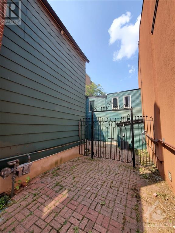 127 York Street, Ottawa, Ontario K1N 5T4 - Photo 2 - 1258472