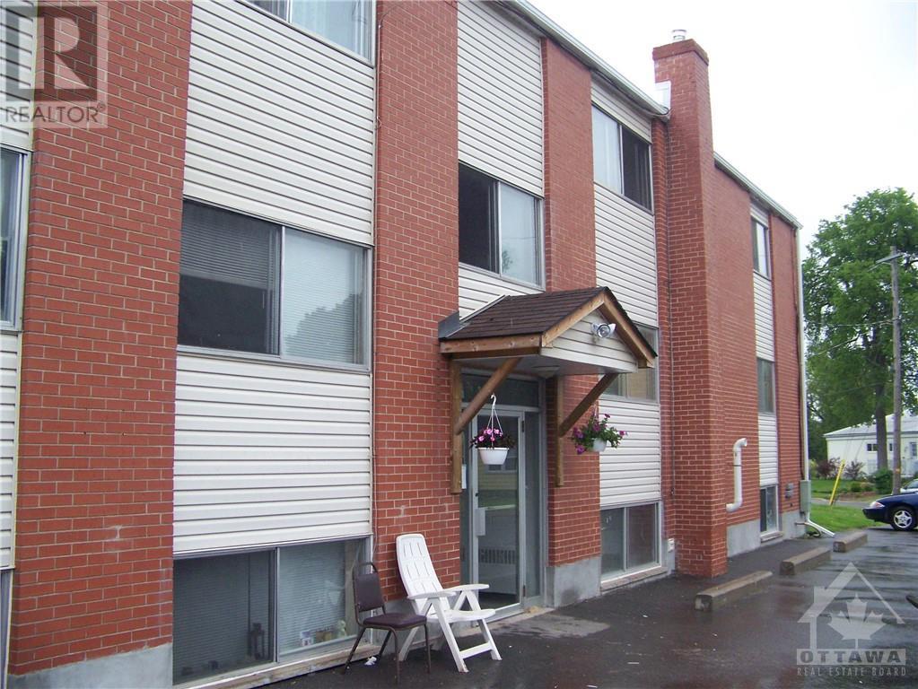 11 RIVER STREET, smiths falls, Ontario