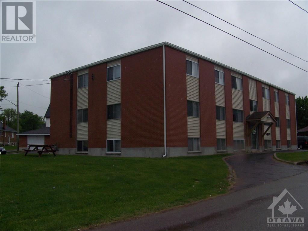 11 River Street, Smiths Falls, Ontario K7A 3S3 - Photo 2 - 1258450