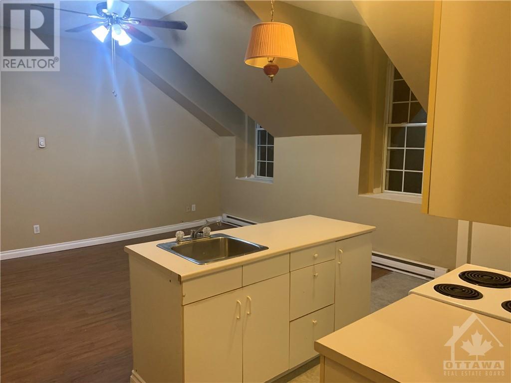 79 Bridge Street, Almonte, Ontario  K0A 1A0 - Photo 3 - 1259556