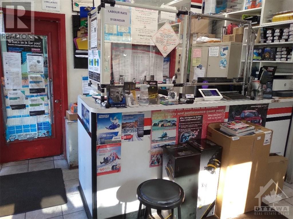 2006 St Joseph Boulevard, Ottawa, Ontario K1C 1E6 - Photo 4 - 1260066