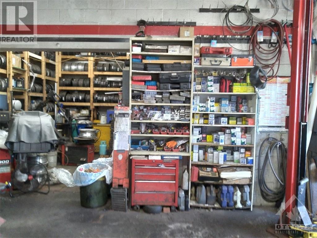 2006 St Joseph Boulevard, Ottawa, Ontario K1C 1E6 - Photo 8 - 1260066