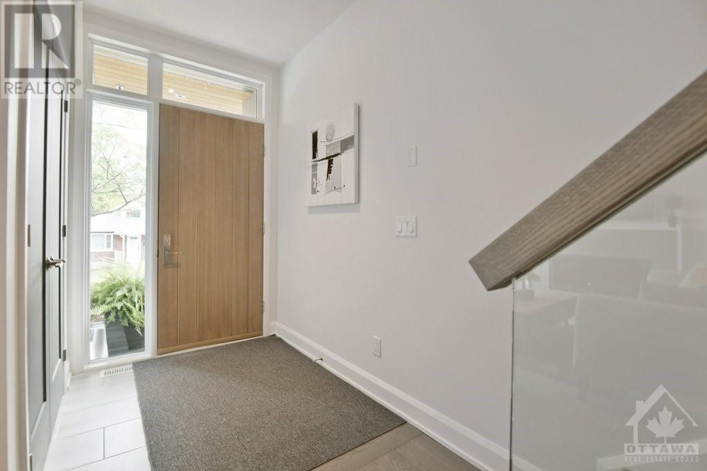 528 Edison Avenue, Ottawa, Ontario K2A 3Y5 - Photo 2 - 1260077