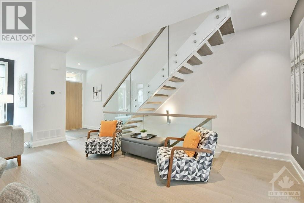 528 Edison Avenue, Ottawa, Ontario K2A 3Y5 - Photo 3 - 1260077