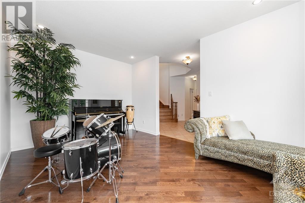 35 Keighley Circle, Kanata, Ontario K2K 3H8 - Photo 7 - 1259205