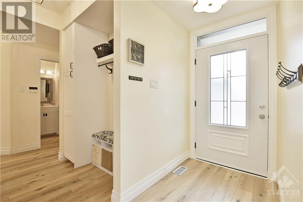 22 Glen Meadows Circle, Ottawa, Ontario K2M 2W8 - Photo 2 - 1260783