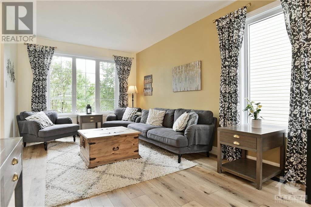 22 Glen Meadows Circle, Ottawa, Ontario K2M 2W8 - Photo 3 - 1260783