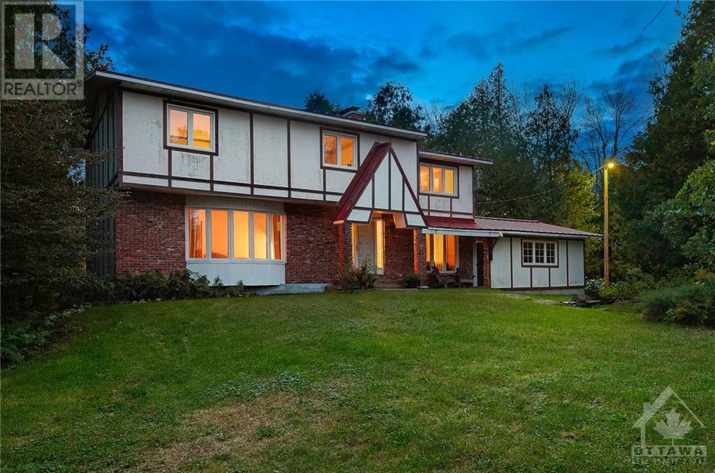 2586 DWYER HILL ROAD, ottawa, Ontario