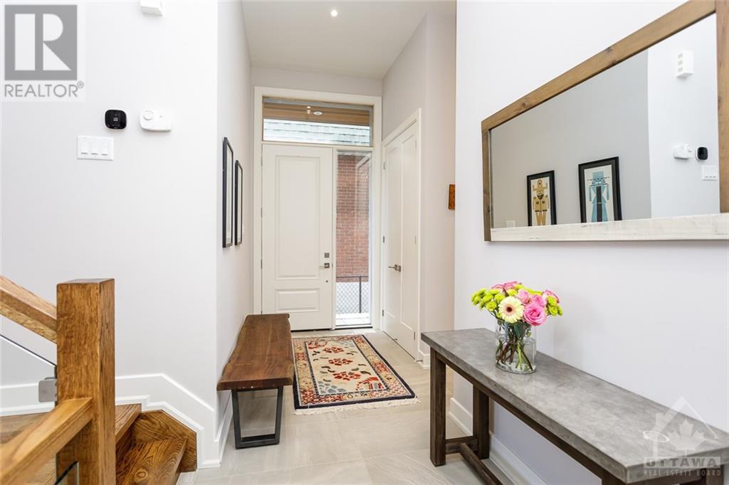 264 Atlantis Avenue, Ottawa, Ontario K2A 1X6 - Photo 3 - 1261323