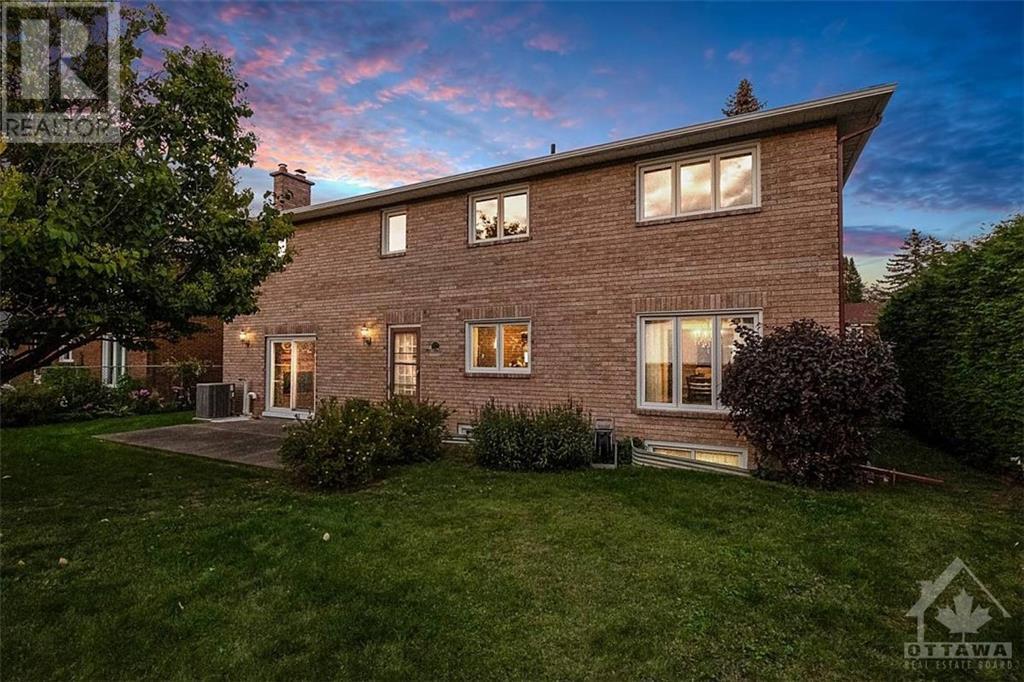 8 Parmalea Crescent, Ottawa, Ontario  K2E 7J3 - Photo 3 - 1261149