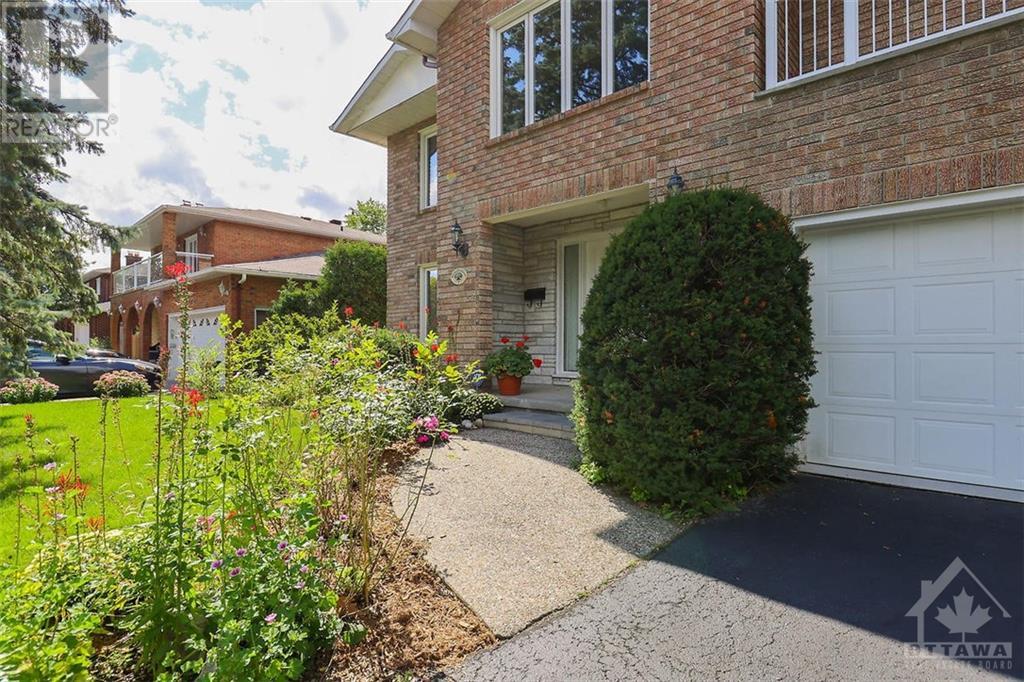 8 Parmalea Crescent, Ottawa, Ontario  K2E 7J3 - Photo 4 - 1261149