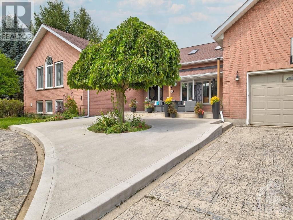 98 MANNHEIM COURT, kitchener, Ontario