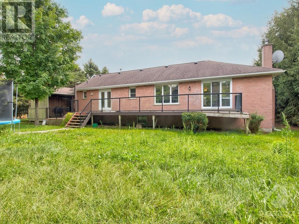 98 Mannheim Court, Kitchener, Ontario N0B 2H0 - Photo 3 - 1261518