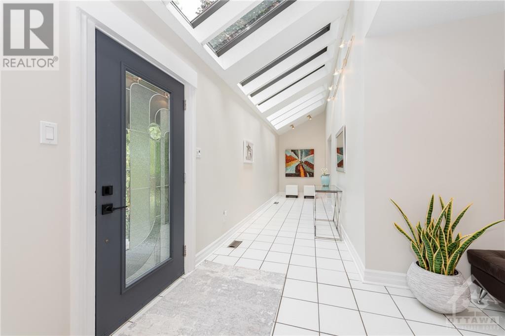 76 Villa Crescent, Ottawa, Ontario  K2C 0H6 - Photo 3 - 1258054