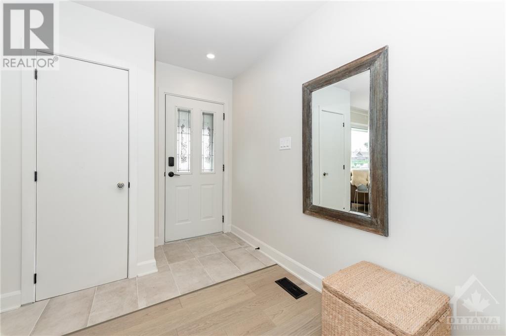 21 Westwood Drive, Ottawa, Ontario K2G 2W8 - Photo 2 - 1261725