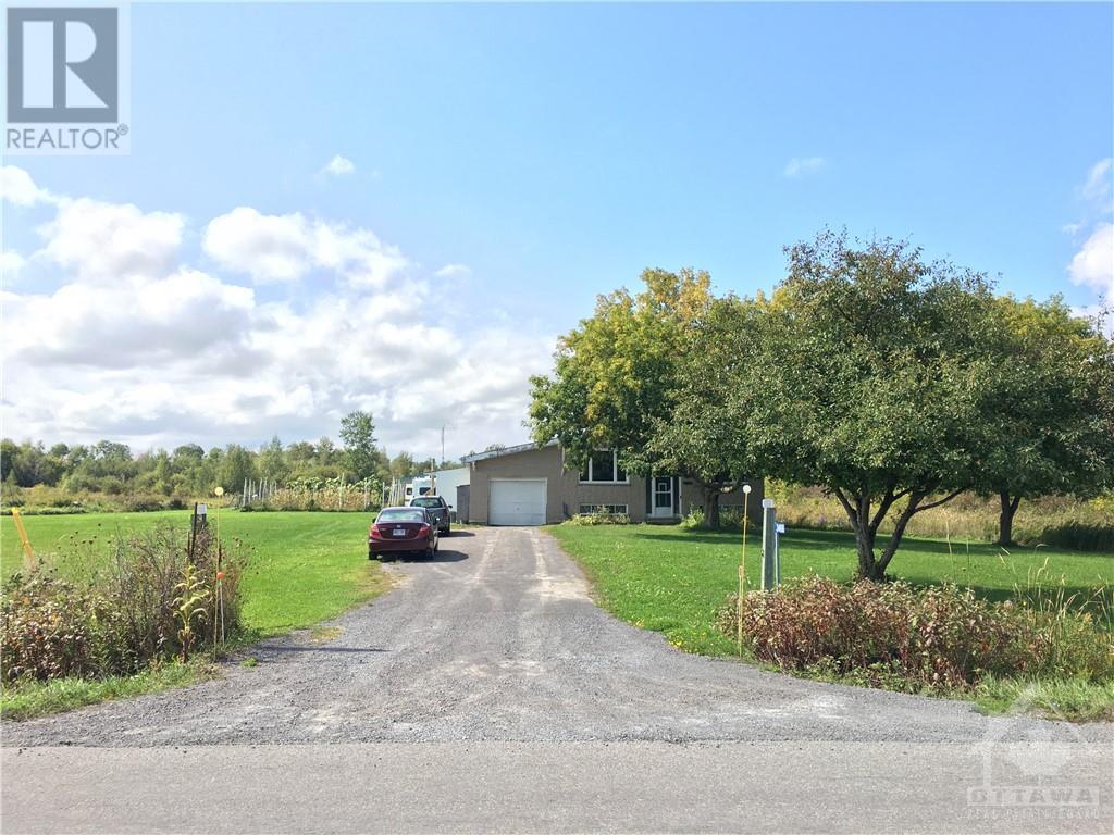 3468 Tenth Line Road, Navan, Ontario  K4B 1H8 - Photo 2 - 1261926